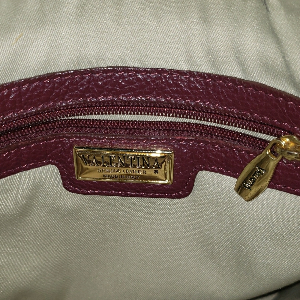 Valentina Pebbled Leather Shoulderbag - Picture 8 of 11